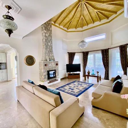 Spacious 4 Bedroom With 100m2 Private Pool And Unlimited Wifi Villa