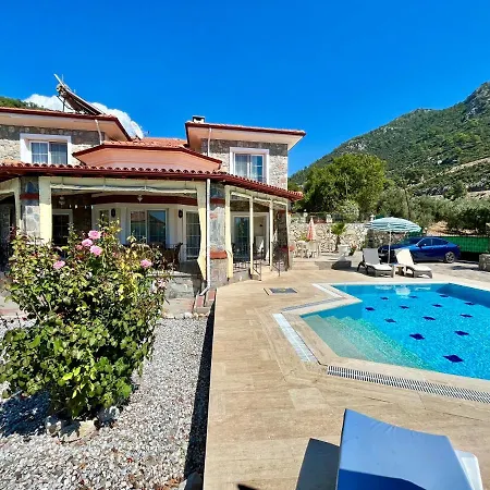 Spacious 4 Bedroom With 100m2 Private Pool And Unlimited Wifi فيلة
