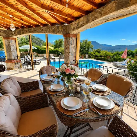 Spacious 4 Bedroom With Private Pool And Unlimited Wifi