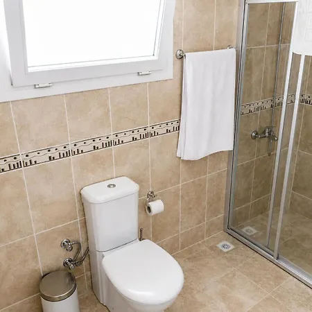 Spacious 4 Bedroom With Private Pool And Unlimited Wifi *