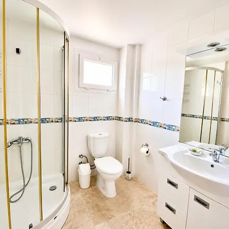 Spacious 4 Bedroom With Private Pool And Unlimited Wifi Βίλα