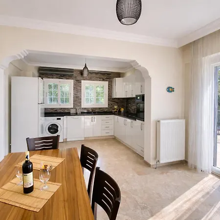 Βίλα Spacious 4 Bedroom With Private Pool And Unlimited Wifi