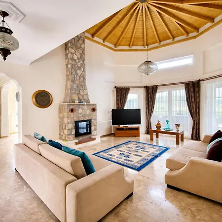 Spacious 4 Bedroom With Private Pool And Unlimited Wifi * Φετιγιέ