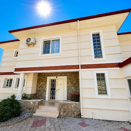 Spacious 4 Bedroom With Private Pool And Unlimited Wifi *